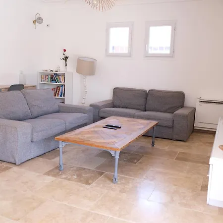 Villa Pretty Detached House With Swimming Pool In The Village Of Mouries